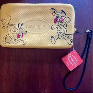 Havaianas Cream Wristlet with Disney